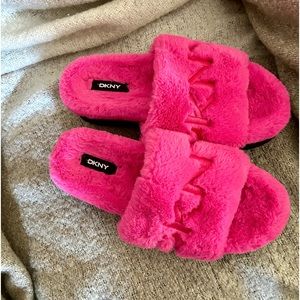Size 7.5 Women's DKNY Fuzzy Slippers